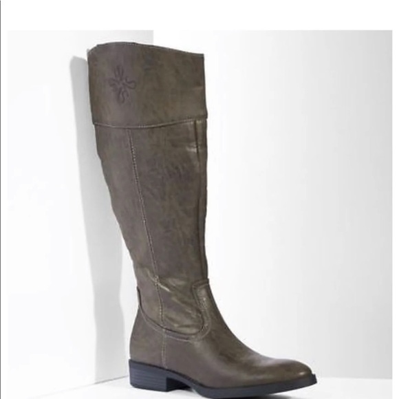 Vera Wang Shoes - Vera wang boots 💕